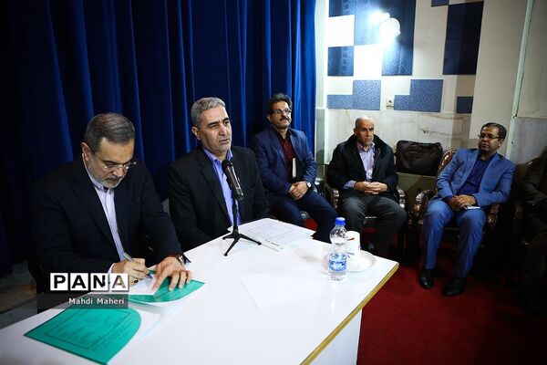 نشست وزیر آموزش و پرورش با نمایندگان انجمن اسلامی معلمان وکانون مدرسان دانشگاه فرهنگیان