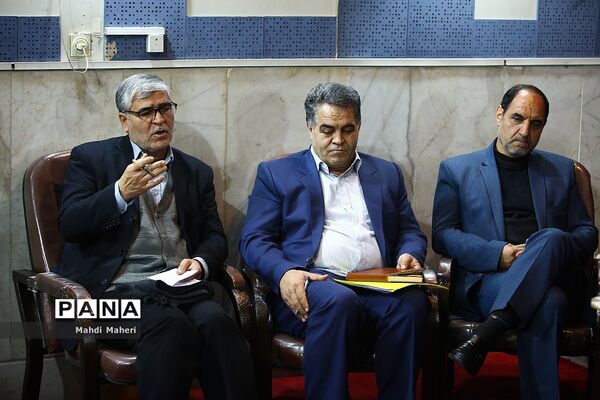 نشست وزیر آموزش و پرورش با نمایندگان انجمن اسلامی معلمان وکانون مدرسان دانشگاه فرهنگیان