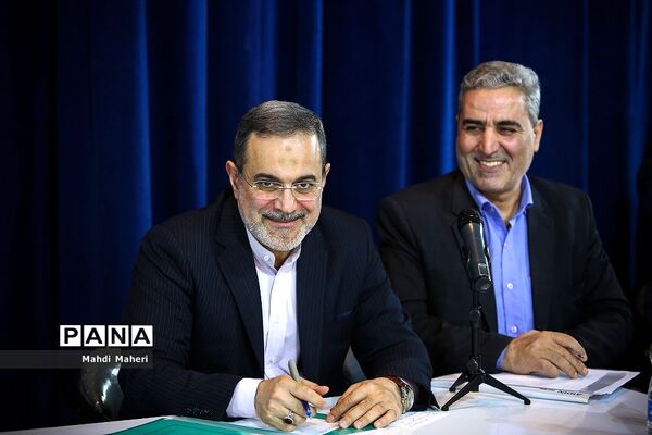 نشست وزیر آموزش و پرورش با نمایندگان انجمن اسلامی معلمان وکانون مدرسان دانشگاه فرهنگیان