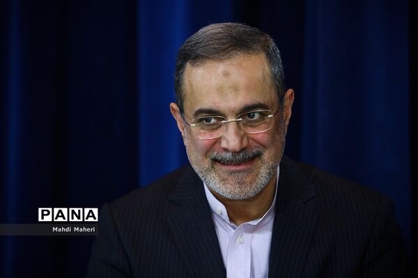 نشست وزیر آموزش و پرورش با نمایندگان انجمن اسلامی معلمان وکانون مدرسان دانشگاه فرهنگیان
