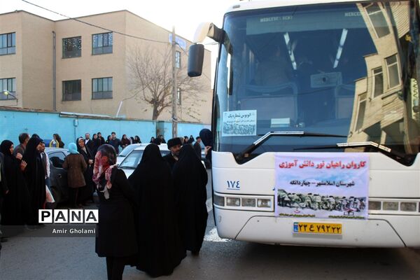 اعزام دانش‌آموزان دختر منطقه چهاردانگه  به مناطق عملیاتی جنوب کشور