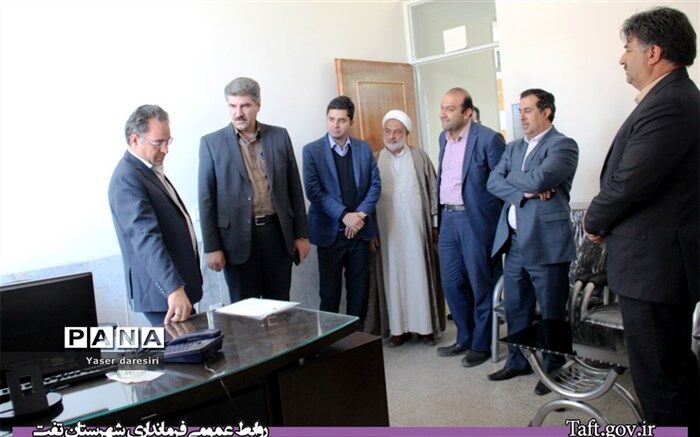 معاون فرماندار شهرستان تفت: خدمت‌رسانی مطلوب به خانواده شهدا و ایثارگران در اولویت کاری بنیاد است