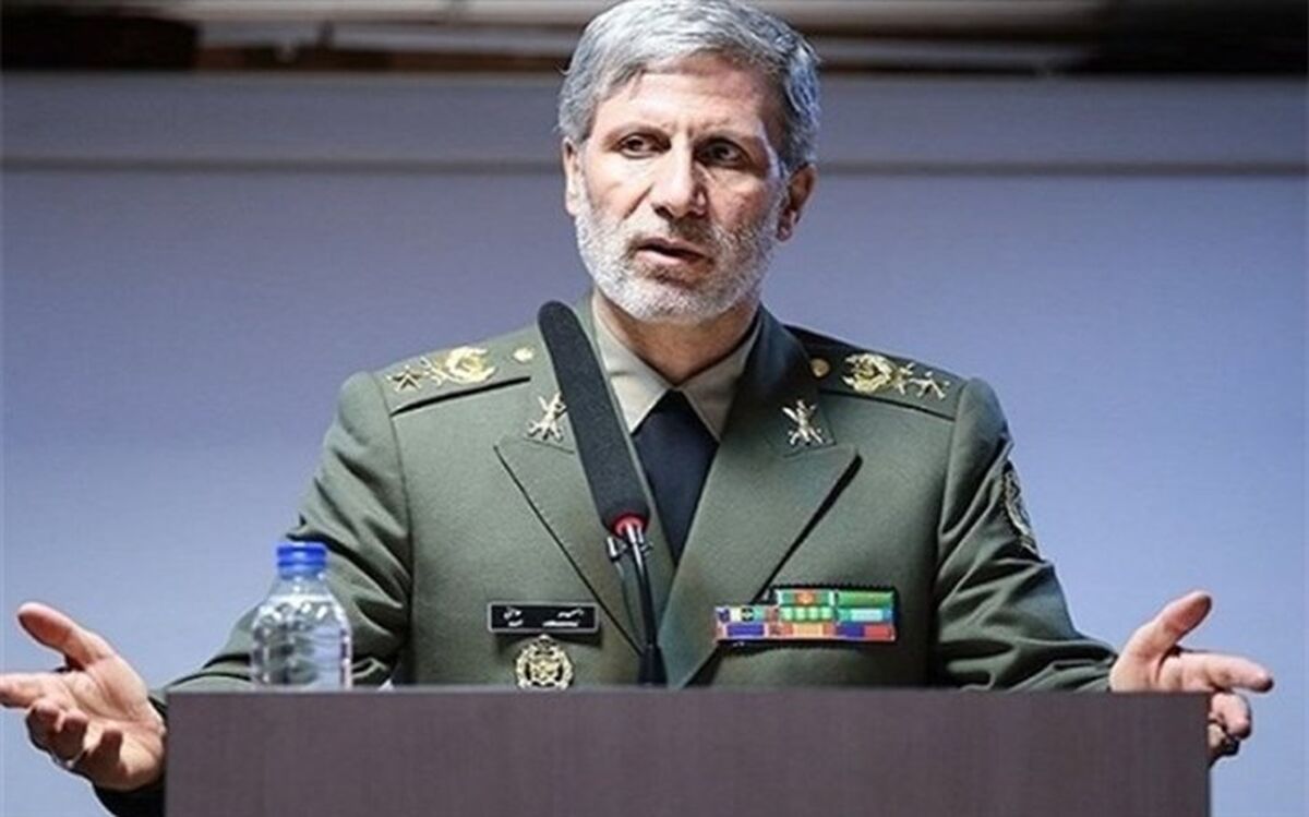 وزیر دفاع: دانشمندان ومتخصصان صنعت دفاعی کشور درخط مقدم مبارزه با استکبار هستند