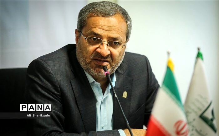 کاظمی: بیش از 500 صفحه از کتاب‌های درسی مستقیم و غیرمستقیم به نماز می‌پردازد