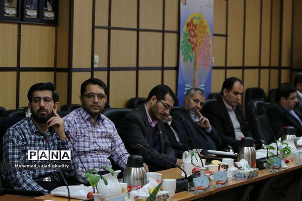 نشست معاون پرورشی و فرهنگی اداره کل آموزش و پرورش شهر تهران با کارشناس مسئولان مناطق 19 گانه شهر تهران