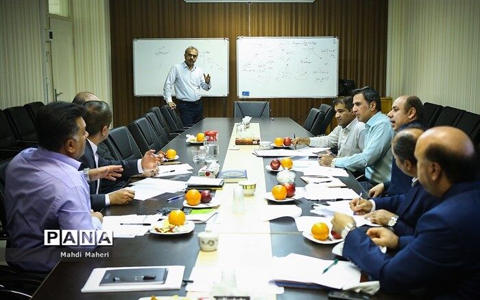 جلسه هم‌اندیشی نظارت و امور فرهنگی بر سرویس مدارس برگزار شد