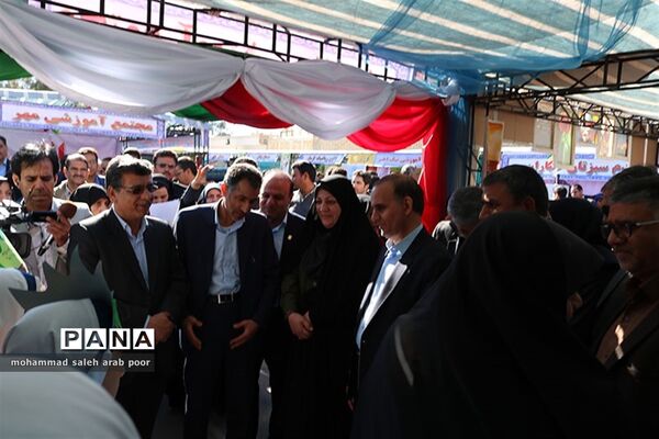 افتتاح نمایشگاه مدارس غیر انتفاعی با حضور مدیر کل مدارس غیر انتفاعی وزارت آموزش وپرورش