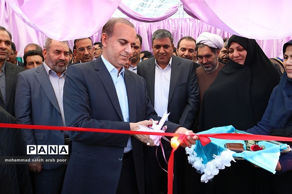 افتتاح نمایشگاه مدارس غیر انتفاعی با حضور مدیر کل مدارس غیر انتفاعی وزارت آموزش وپرورش