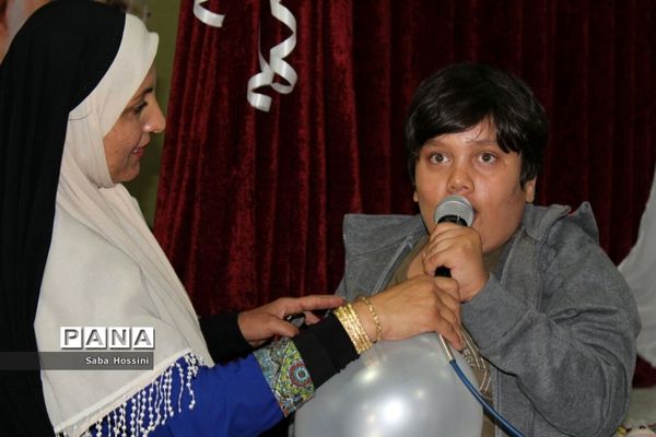 مراسم تجلیل از دانش‌آموزان معلول به میزبانی دبیرستان قاضی در گله‌دار فارس