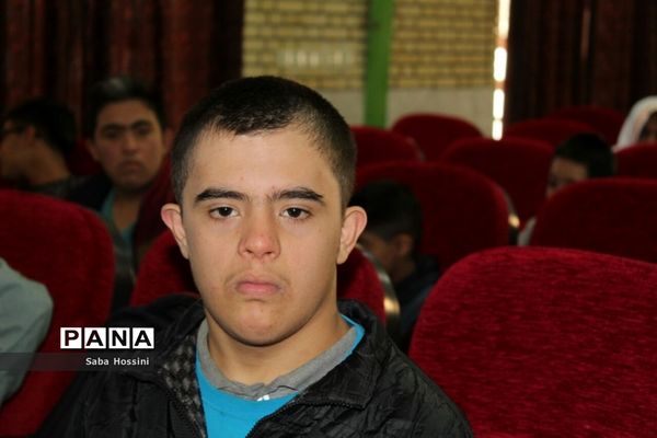 مراسم تجلیل از دانش‌آموزان معلول به میزبانی دبیرستان قاضی در گله‌دار فارس