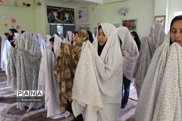 نماز جماعت ظهر و عصر مدرسه  ام‌البنین شهرستان بوشهر