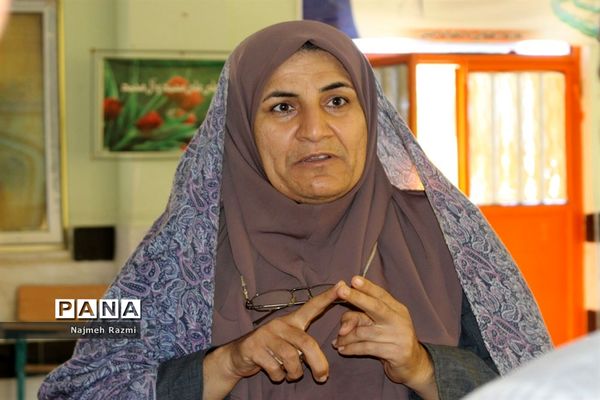 نماز جماعت ظهر و عصر مدرسه  ام‌البنین شهرستان بوشهر