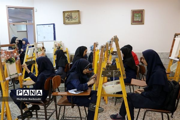 برگزاری جشنواره غذای سالم  و دست سازه‌های هنرجویان  هنرستان شهدای فلسطین ناحیه 4 مشهد