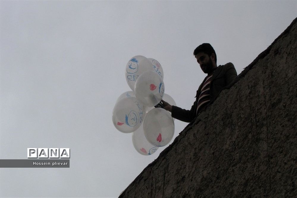 مسابقات نجات تخم مرغ در دبیرستان شهید نواب صفوی بیرجند