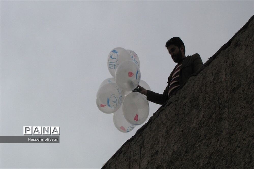 مسابقات نجات تخم مرغ در دبیرستان شهید نواب صفوی بیرجند
