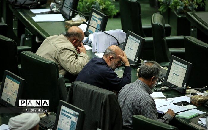 رحیمی: نظارت فعالی بر رفتار نمایندگان وجود ندارد