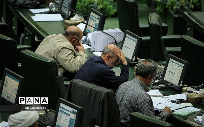 رحیمی: نظارت فعالی بر رفتار نمایندگان وجود ندارد