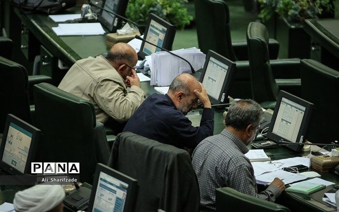 رحیمی: نظارت فعالی بر رفتار نمایندگان وجود ندارد