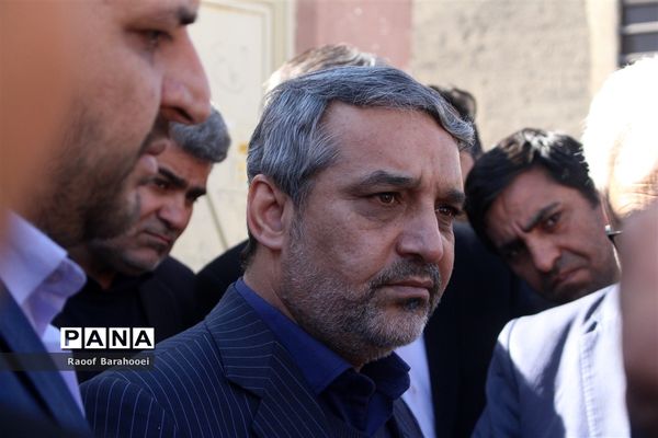 بازدید معاون وزیر از مدرسه حادثه دیده در  زاهدان