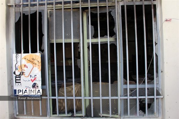 بازدید معاون وزیر از مدرسه حادثه دیده در  زاهدان