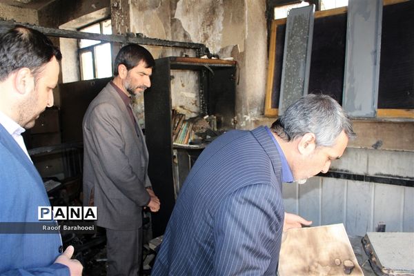 بازدید معاون وزیر از مدرسه حادثه دیده در  زاهدان