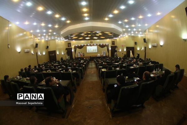 بازدید معاون استخدامی رئیس جمهور از شعبه پنجم سازمان تامین اجتماعی تبریز