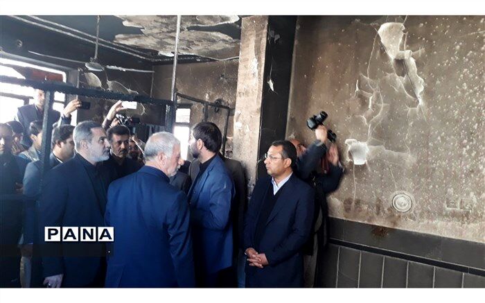 دیدار وزیر با خانواده دانش‌آموزان حادثه آتش سوزی مدرسه زاهدان و محل حادثه + تصاویر