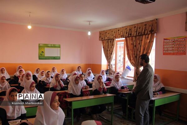 بازدید روسای ادارات قرآن، عترت و نماز شمالغرب کشور از مدرسه نیلوفر ناحیه یک ارومیه