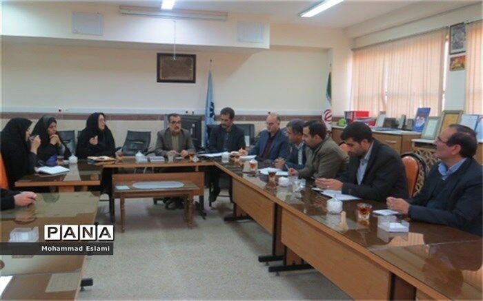 برگزاری نشست کارسوق من و آینده ایران در دبیرستان شهید صدوقی دوره دوم