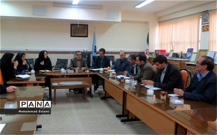 برگزاری نشست کارسوق من و آینده ایران در دبیرستان شهید صدوقی دوره دوم