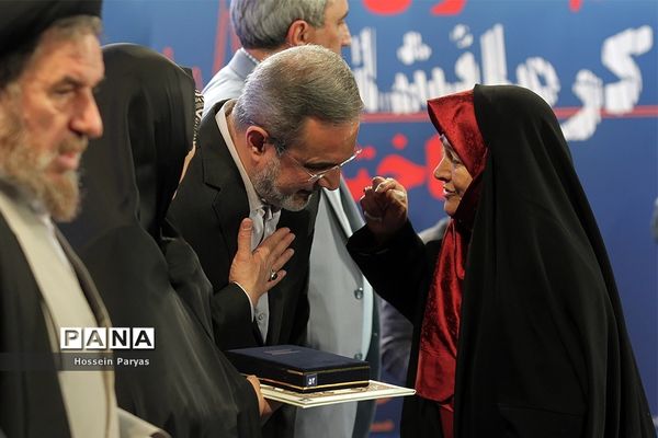 همایش تجلیل از خیرین مدرسه‌ساز در زلزله کرمانشاه