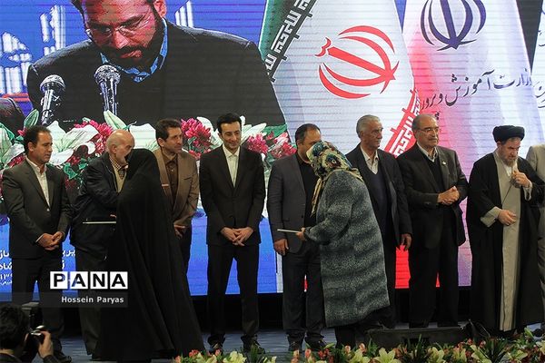 همایش تجلیل از خیرین مدرسه‌ساز در زلزله کرمانشاه