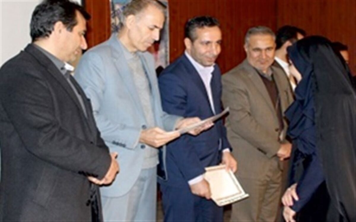 پژوهشگران برتر آموزش و پرورش شهرستان شازند تجلیل شدند
