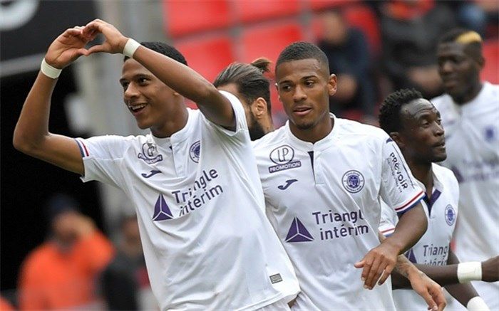 بارسلونا هم مشتری ستاره خط دفاع فرانسه شد