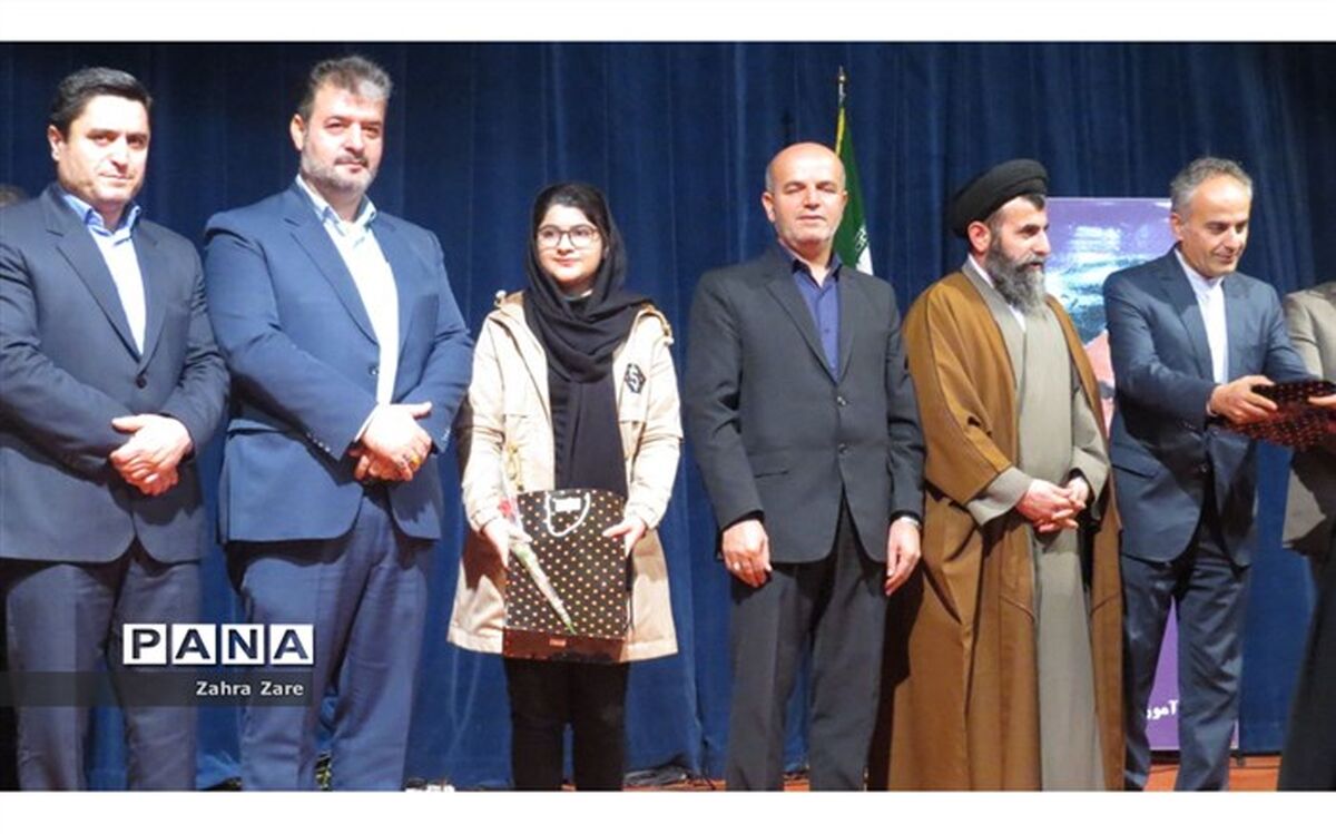 دانش‌آموزان و معلمان برتر محمودآباد تجلیل شدند