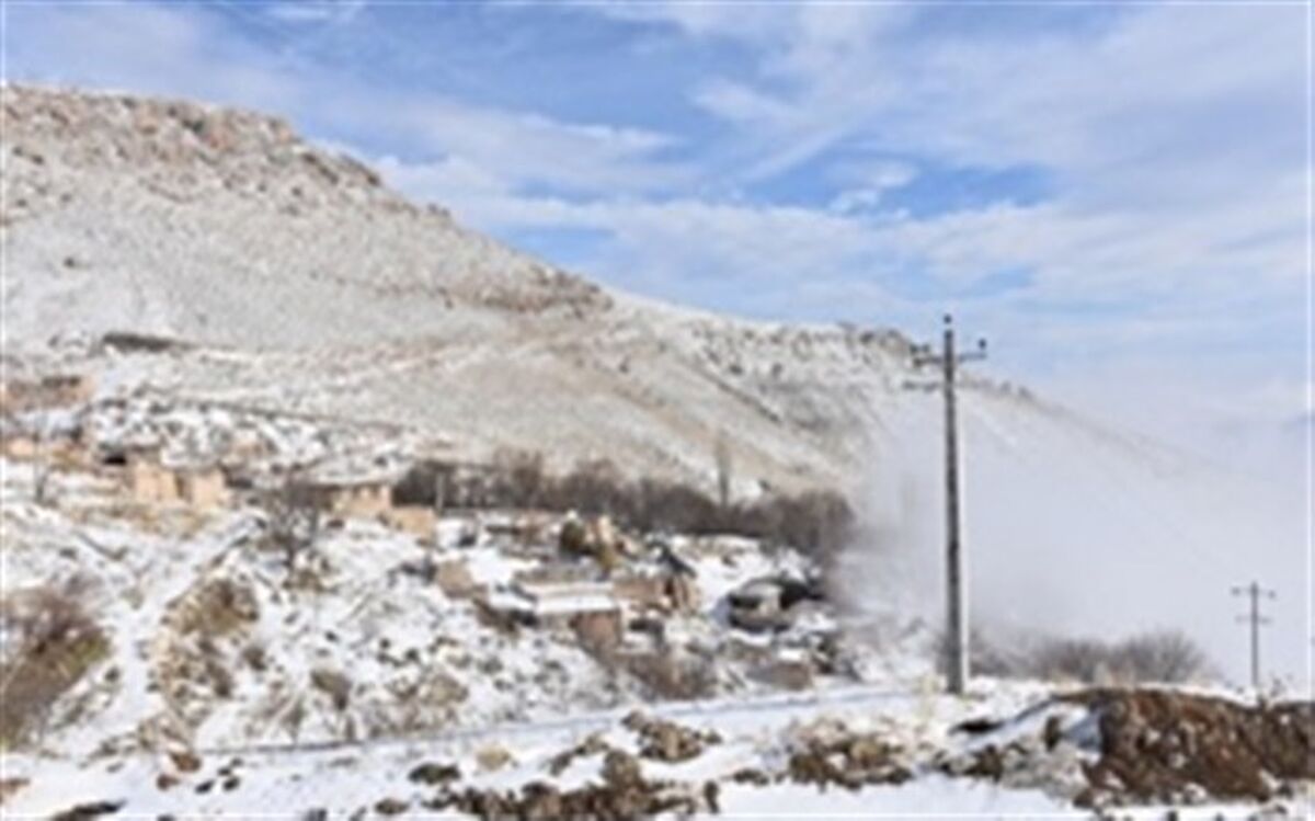 اتمام برق رسانی به روستا‌های بالای ۱۰ خانواردر شهرستان خوی