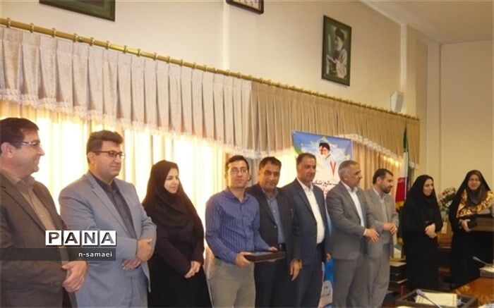 جلسه گرامیداشت سالروز نهضت سواد آموزی به فرمان امام خمینی (ره) در آموزش وپرورش ناحیه 4برگزار شد