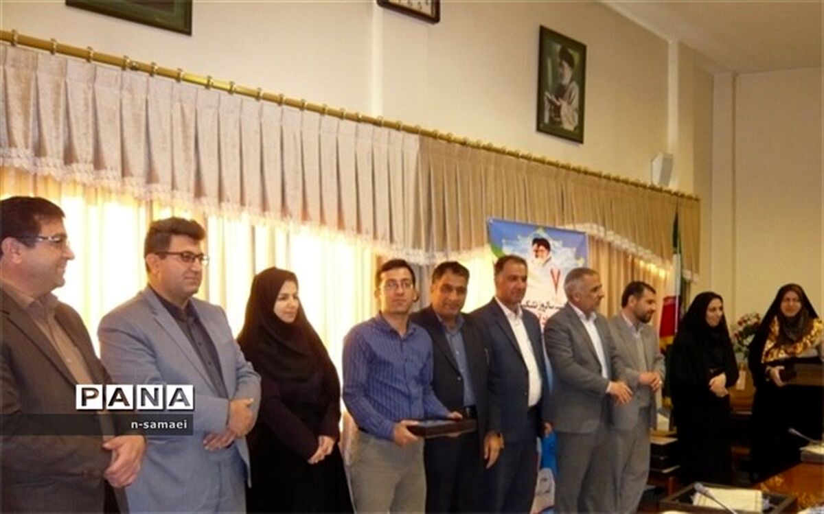 جلسه گرامیداشت سالروز نهضت سواد آموزی به فرمان امام خمینی (ره) در آموزش وپرورش ناحیه 4برگزار شد