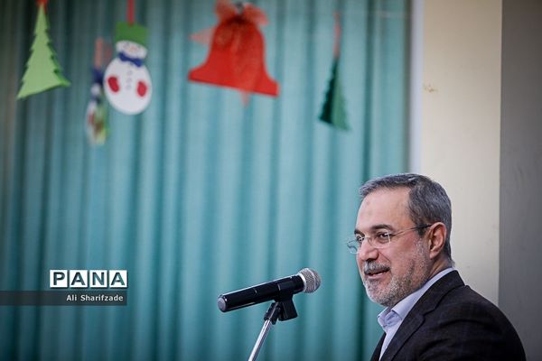 حضور سرزده وزیر آموزش و پرورش  در جشن سال نو دانش‌آموزان ارمنی