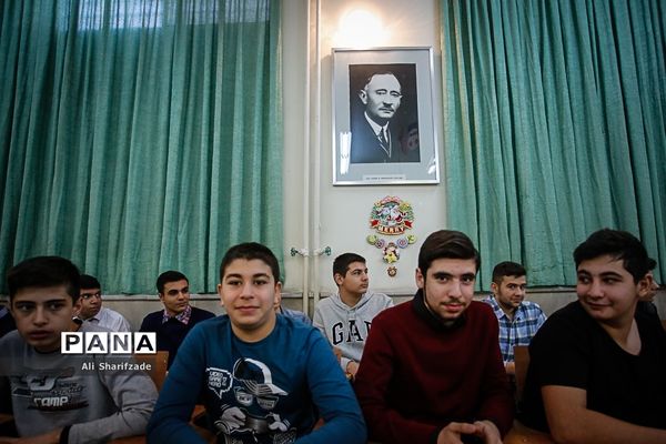 حضور سرزده وزیر آموزش و پرورش  در جشن سال نو دانش‌آموزان ارمنی