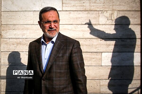 حضور سرزده وزیر آموزش و پرورش  در جشن سال نو دانش‌آموزان ارمنی