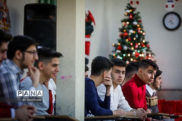 حضور سرزده وزیر آموزش و پرورش  در جشن سال نو دانش‌آموزان ارمنی