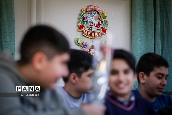 حضور سرزده وزیر آموزش و پرورش  در جشن سال نو دانش‌آموزان ارمنی