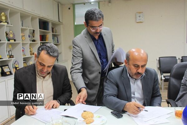 نشست تخصصی کار گروه زیر نظام تربیت معلم و تامین منابع انسانی استان بوشهر