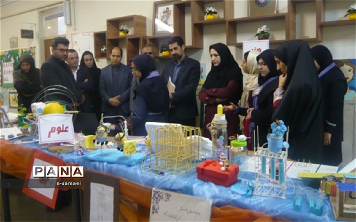 بازدید از نمایشگاه دستاوردهای پژوهشی دانش آموزان ناحیه 4