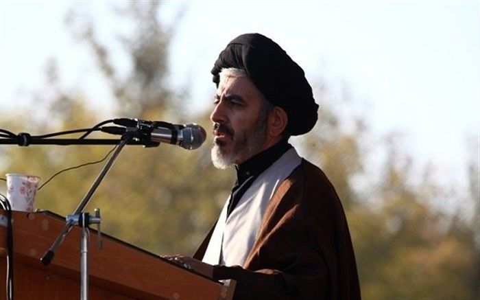 نماینده ولی فقیه در آذربایجان غربی: وزارت فرهنگ و ارشاد اسلامی کنترل بیشتری برفضای کنسرت‌ها داشته باشد