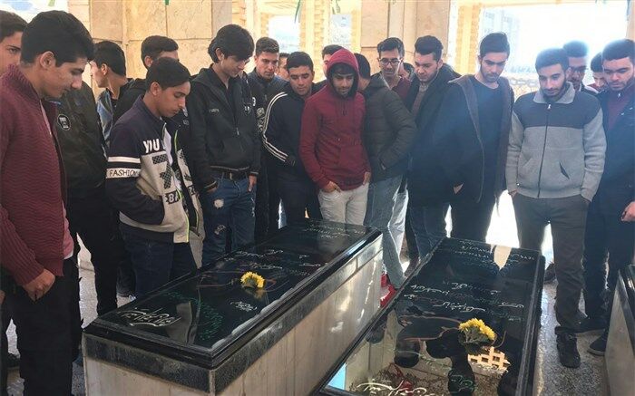 شماری از دانش آموزان منطقه سامن از دانشگاه پردیسان ملایر بازدید کردند