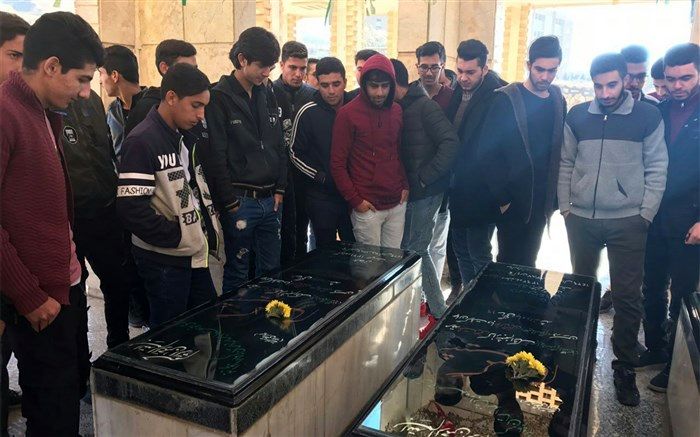 شماری از دانش آموزان منطقه سامن از دانشگاه پردیسان ملایر بازدید کردند