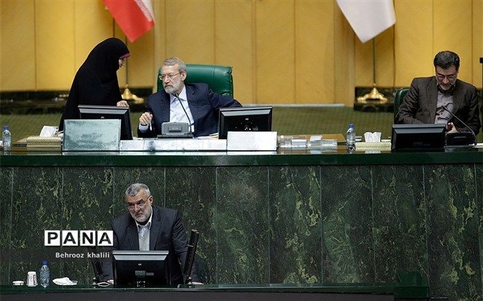 برگزاری  نشست استیضاح‌کنندگان حجتی با لاریجانی برای منتفی شدن استیضاح