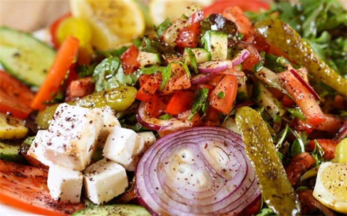 چگونه غذایی که می خوریم بر افکار و کارایی مغزمان ما تاثیر می گذارد